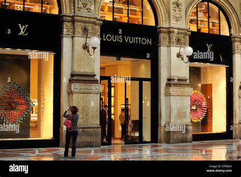 lv italia|louis vuitton milan store.